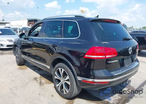 2017 Volkswagen Touareg V6 Wolfsburg Edition z USA, uszkodzony, nr VIN WVGRF7BP9HD003388